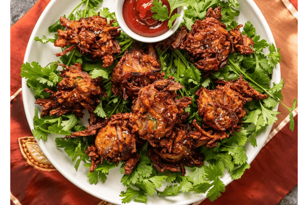 Aaloo Pyaj ke Lacchedar Pakore