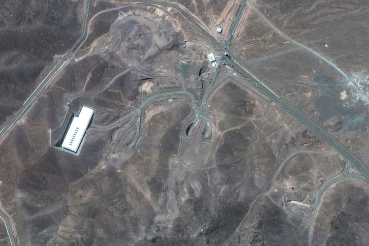 ईरान के न्यूक्लियर ठिकानों पर अमेरिकी-इजराइली हमलों से बढ़ा खतरा, सता रहा यह डर!