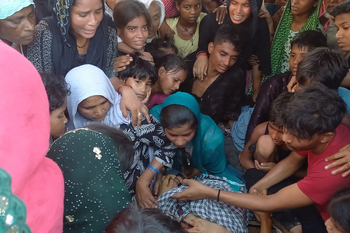 जमीन विवाद में तीर लगने से छात्र की दर्दनाक मौत, आक्रोशित ग्रामीणों ने पुलिस वाहन तोड़ा, इलाके में भयंकर तनाव