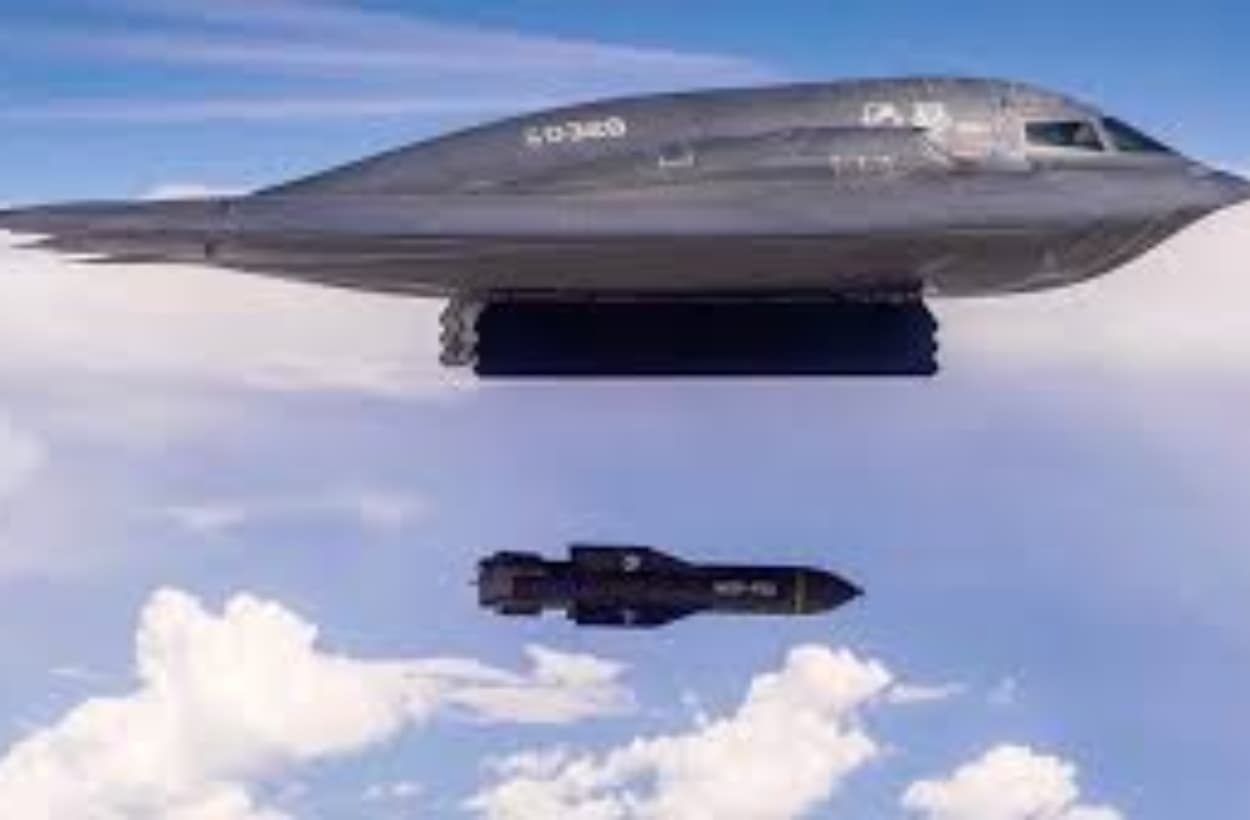 30 हजार पाउंड के बम लेकर उड़ान भरता B-2 बॉम्बर, अमेरिका ने जारी किया मिशन का वीडियो