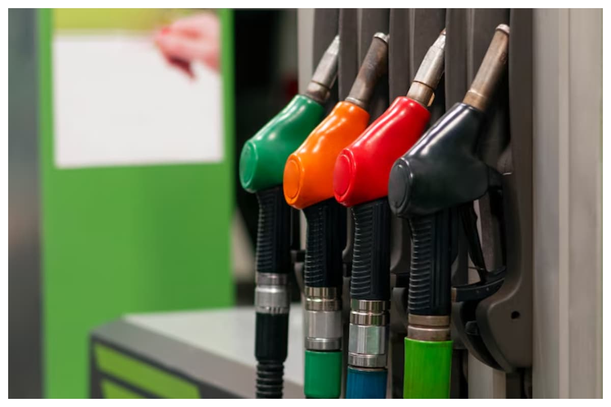 Petrol Diesel Price: भारत के बड़े शहरों में क्या चल रहे है पेट्रोल डीजल के रेट, जानने के लिए पढ़े ये खबर