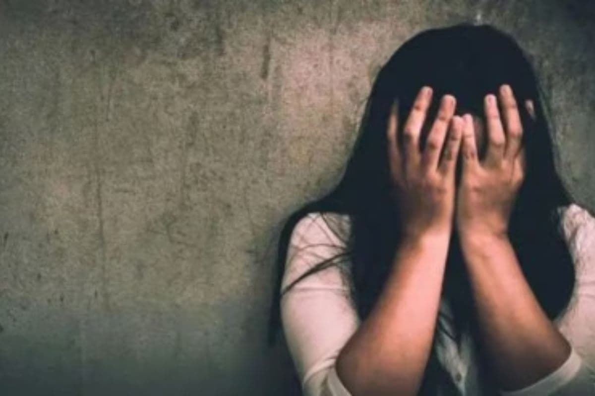 Bihar News: नौकरी का झांसा देकर युवती से सामूहिक दुष्कर्म, कोल्ड ड्रिंक में नशा मिलकर बना लिया वीडियो