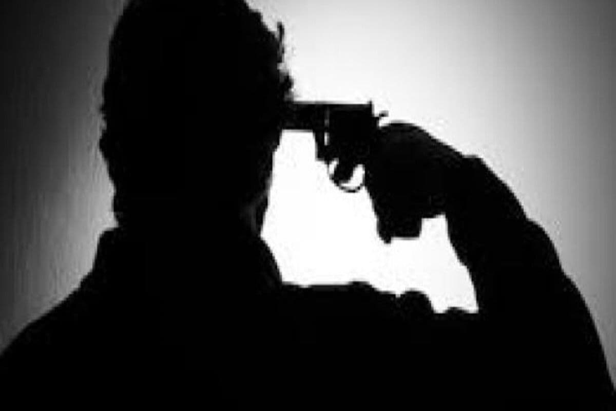 Bihar News: सिवान थाने में अचानक गूंजी गोली की आवाज, देर रात होमगार्ड जवान ने खुद को उड़ाया… 