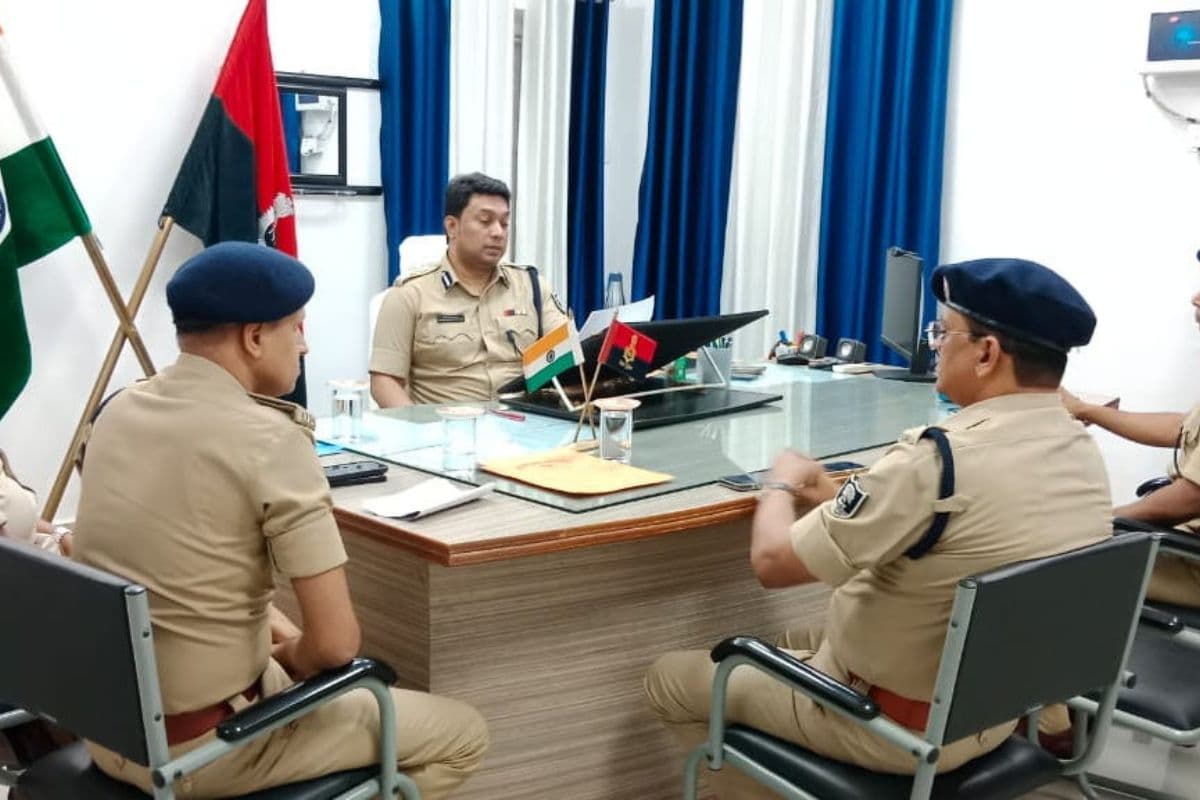 Bihar Police Transfer: तिरहुत रेंज में तबादलों की बड़ी कार्रवाई, 4 साल से जमे 1059 पुलिसकर्मियों को दूसरे जिलों में भेजा गया