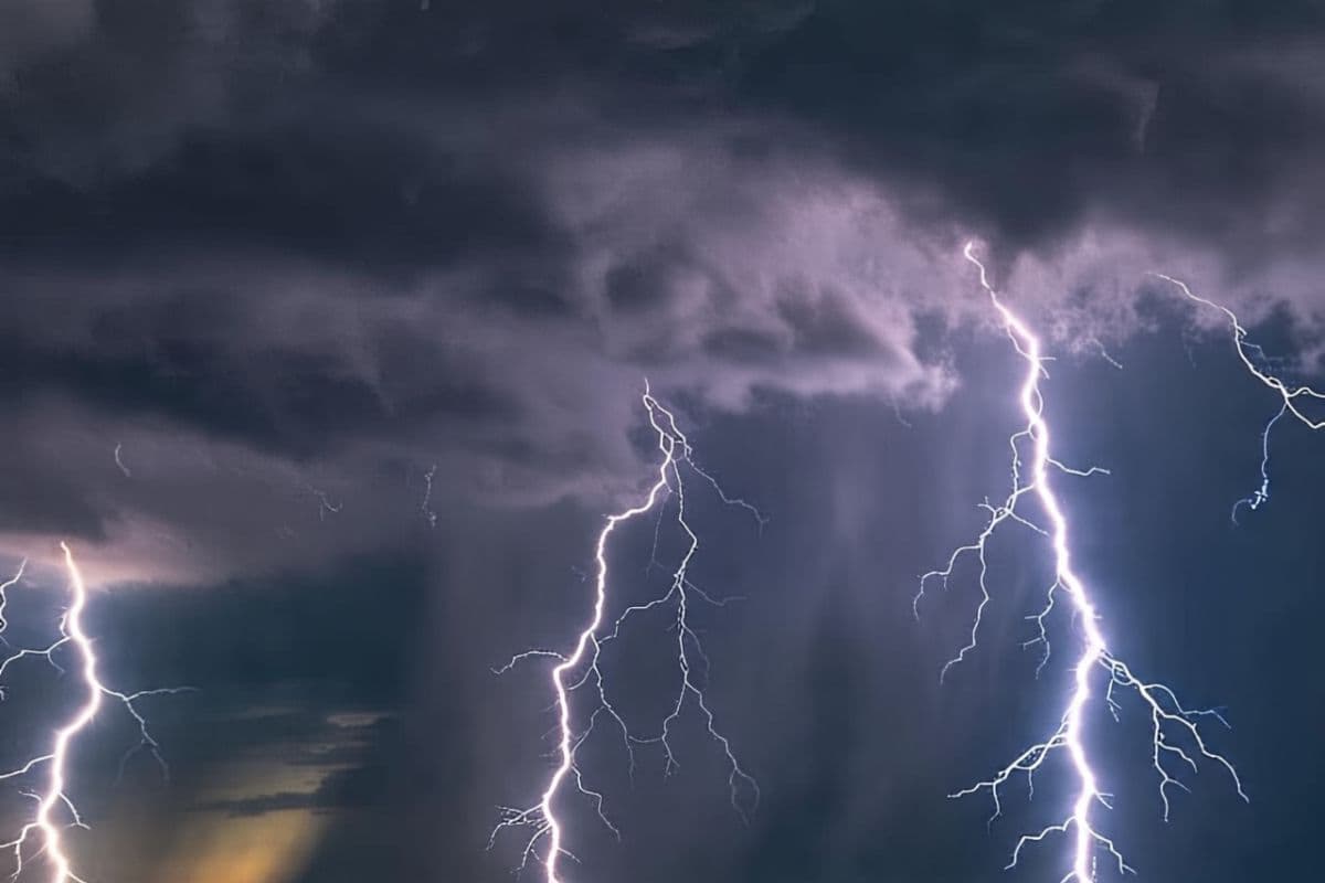 बिहार में ठनका का कोहराम, नौ की मौत, कई की स्थिति गंभीर