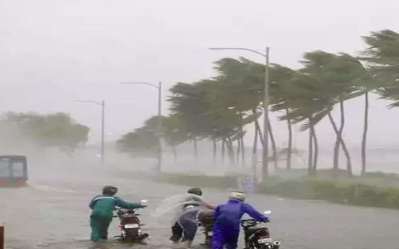 मौसम विभाग ने बताया बिहार में मानसून कब देगा दस्तक, पश्चिमी बंगाल के बेलूरघाट में फंसी