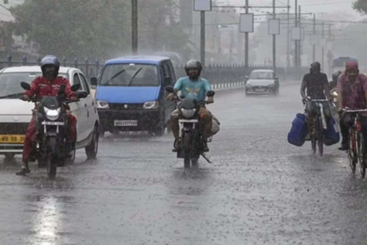 Bihar Rain Alert: बिहार के इन जिलों के लोगों को झेलना होगा मौसम का डबल मार, अगले 48 घंटे के लिए IMD का ऑरेंज और येलो अलर्ट