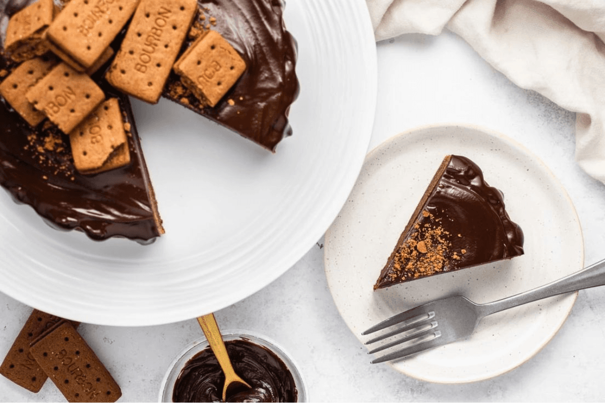 Bourbon Biscuit Cake Recipe: बिना अंडे और बिना ओवन के बनाएं बिस्किट से केक - Father's Day पर पापा को करें सरप्राइज