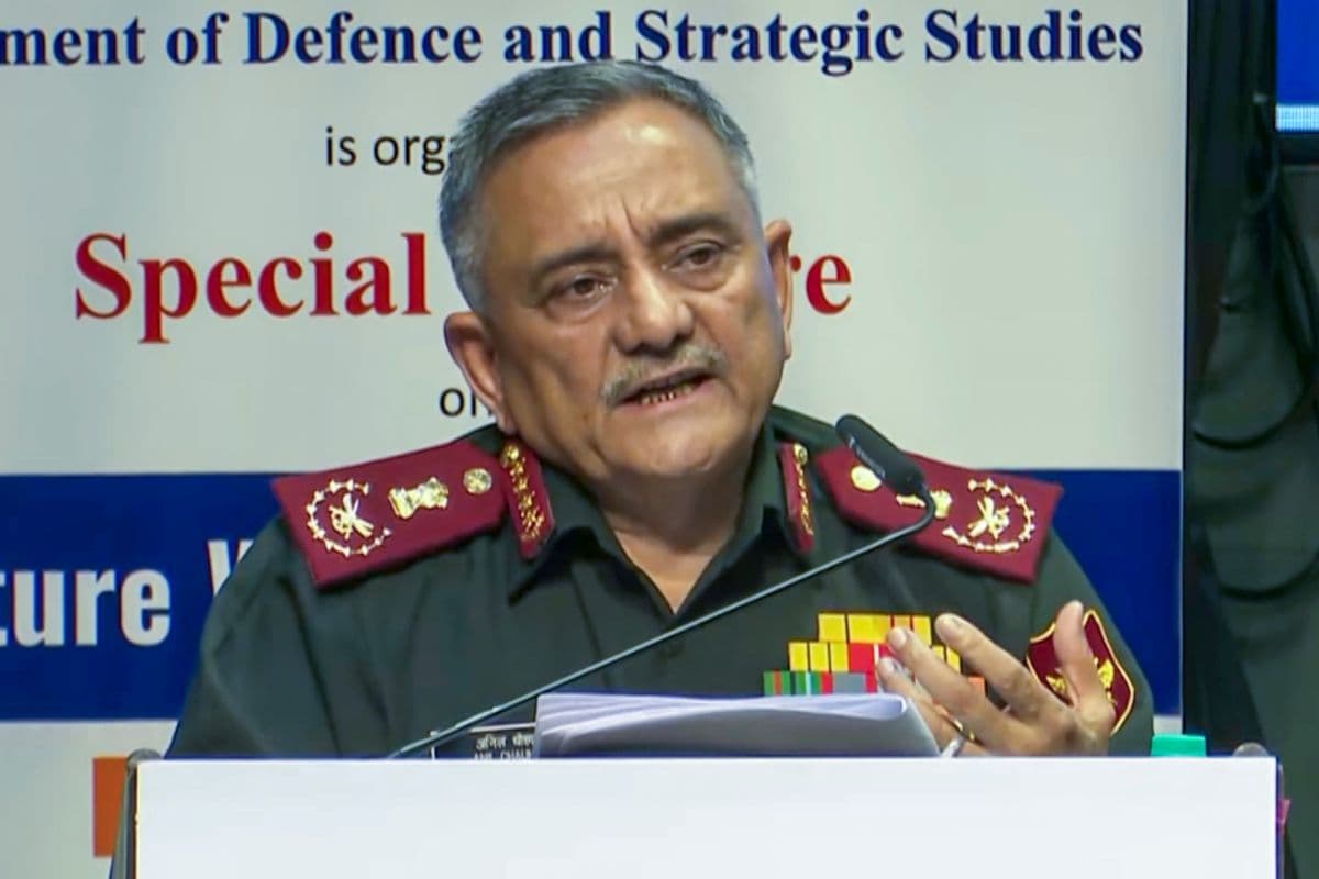 Operation Sindoor: 8 घंटे में ही 'बाप-बाप' करने लगा पाकिस्तान, नुकसान पर फिर बोले CDS अनिल चौहान