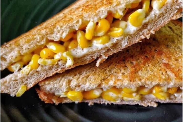 Cheesy Corn Sandwich Recipe: कॉर्न और चीज का क्रिस्पी कमाल, ऐसे बनाएं सुपर टेस्टी सैंडविच