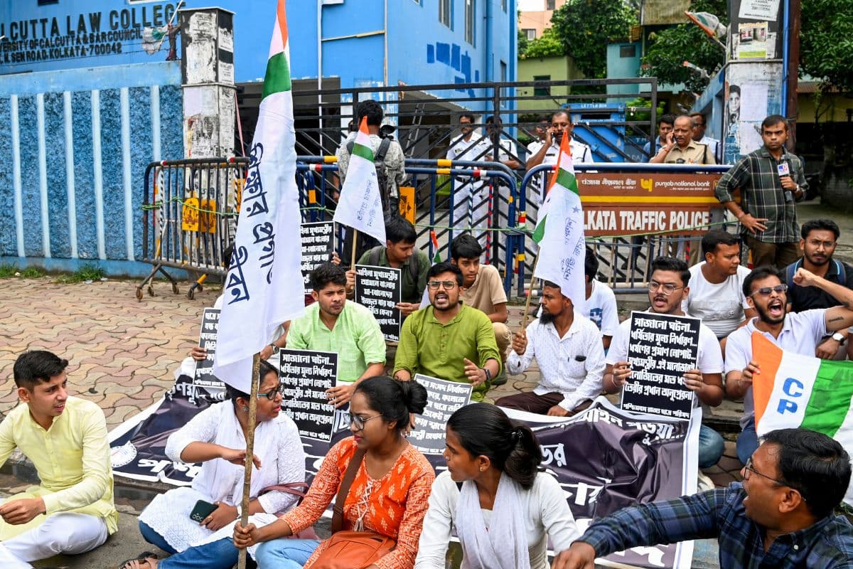 Kolkata Law Student Assault: सामूहिक दुष्कर्म मामले की जांच के लिए SIT गठित, सुरक्षा गार्ड गिरफ्तार