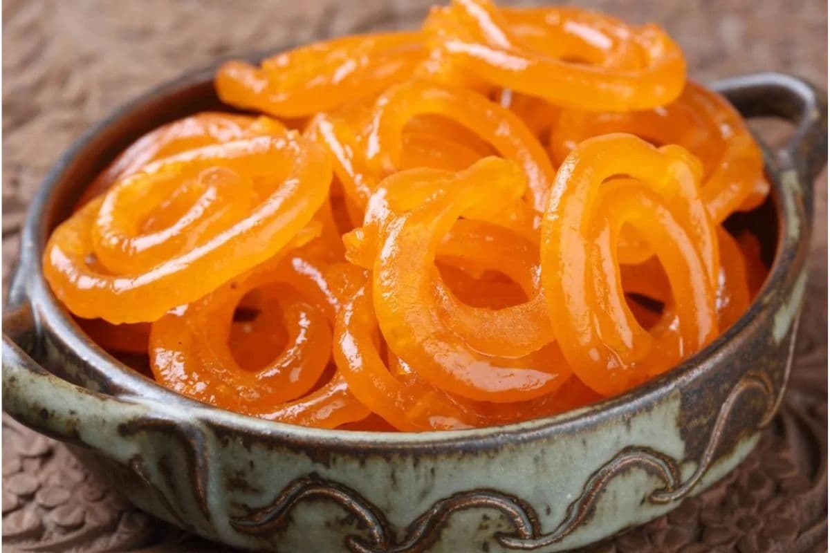 Instant Crispy Jalebi Recipe: घर पर बनाएं करारी और रसीली जलेबियां,सिर्फ 10 मिनट में