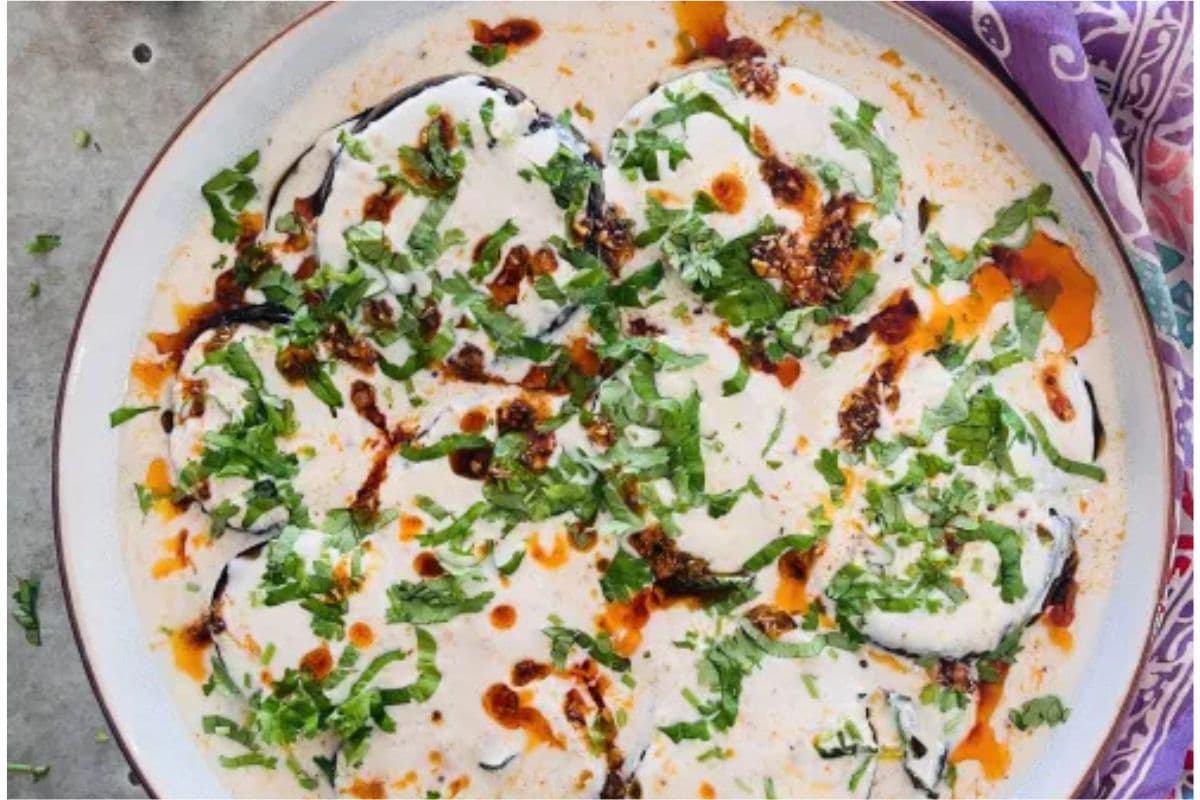 Dahi Baingan Recipe: बोरिंग बैंगन को दें जायकेदार ट्विस्ट, सबको आएगा पसंद Dahi Baingan Recipe: बोरिंग बैंगन को दें जायकेदार ट्विस्ट, सबको आएगा पसंद