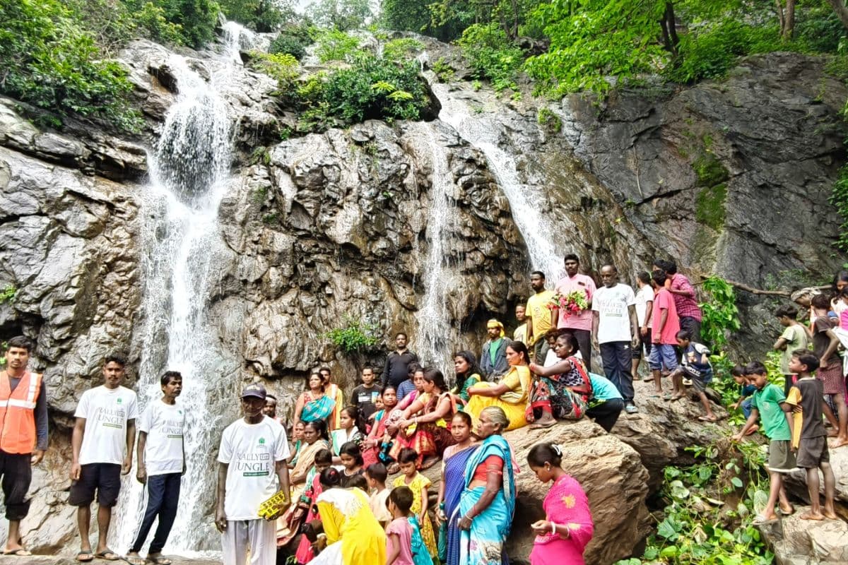Tourist Place: पर्यटकों के लिये खुला खूंटपानी का दुरदुर झरना, विधायक दशरथ गागराई ने किया उद्घाटन
