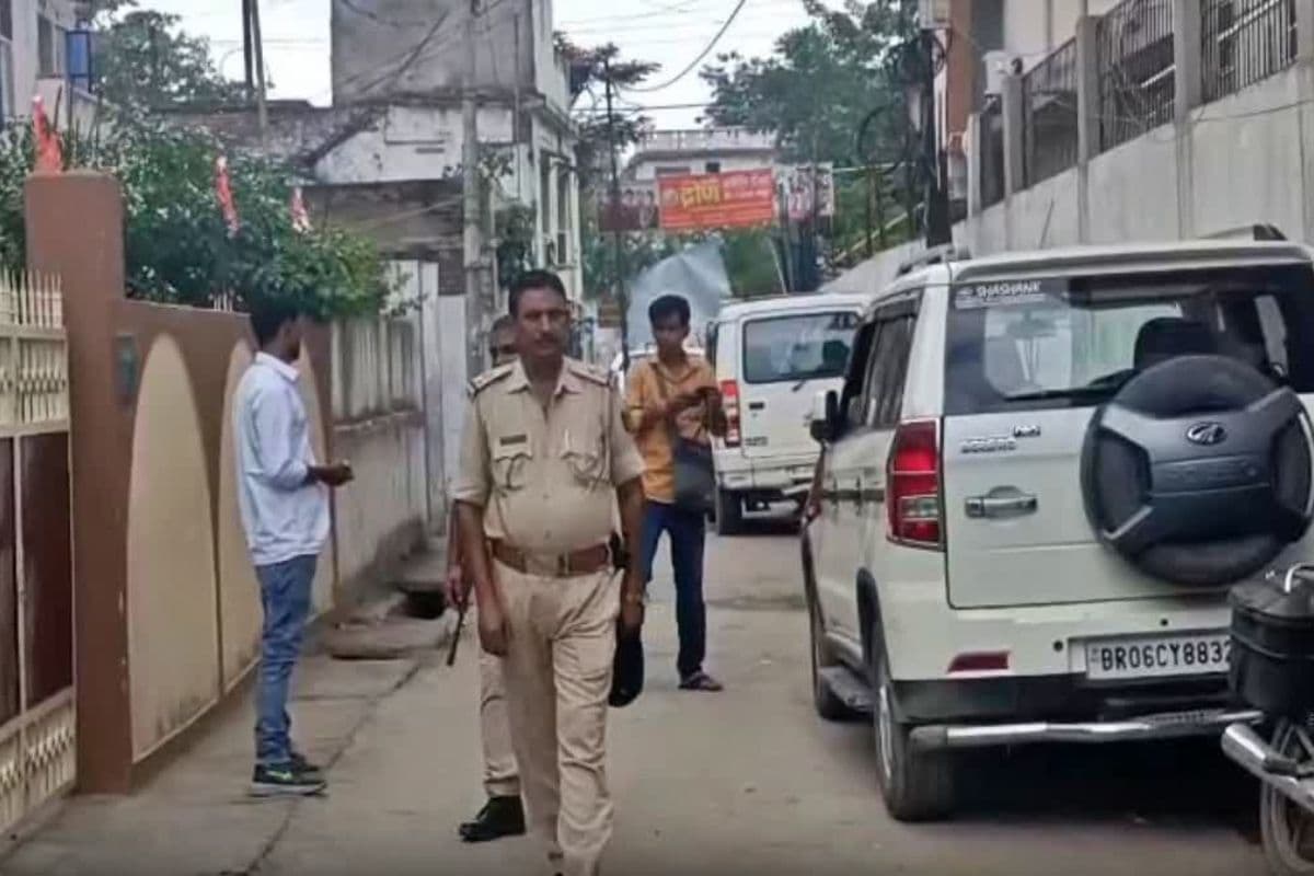 EOU Raid: बिहार राज्य खाद्य निगम के लेखापाल के आवास पर नौ घंटे तक चली रेड, पटना- मुजफ्फरपुर समेत 6 ठिकानों पर छापेमारी
