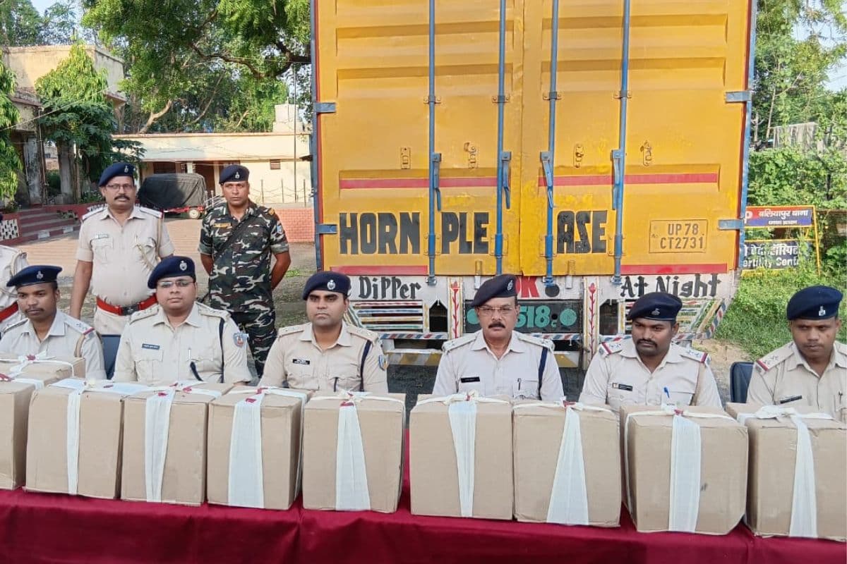 झारखंड में पकड़ी गयी 1 करोड़ की अंग्रेजी शराब, 12036 बोतलों के साथ कंटेनर जब्त, शराब तस्कर फरार