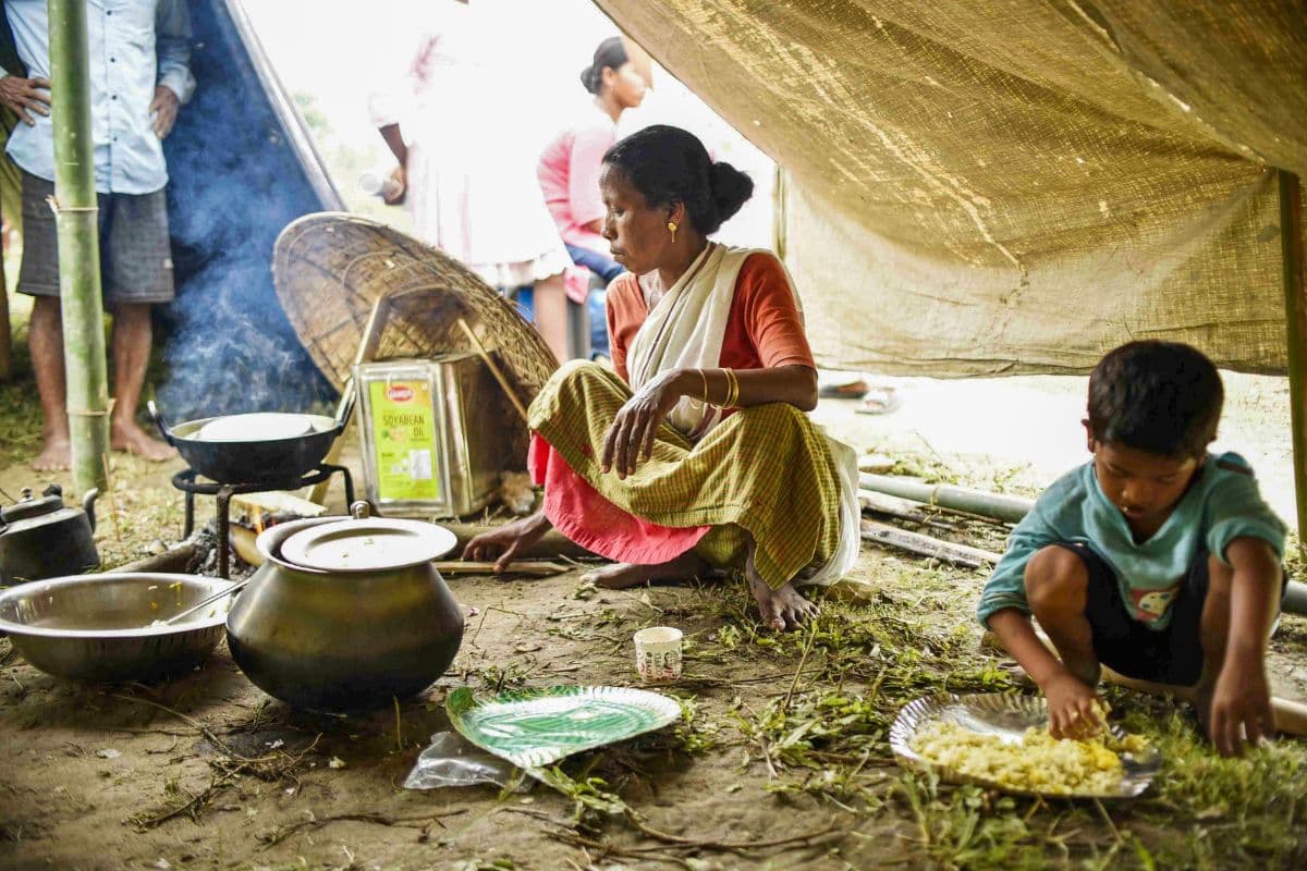 Flood-affected-residents-at-a-temporary-camp