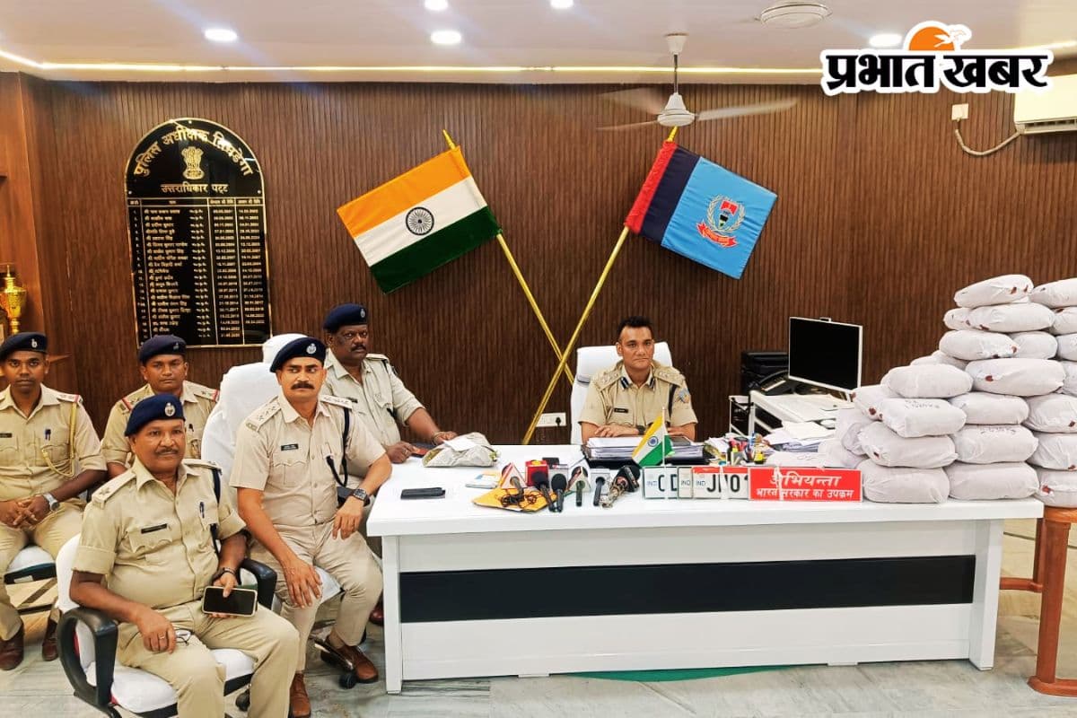 सिमडेगा में कार से डेढ़ करोड़ का गांजा जब्त, तस्कर हुए फरार