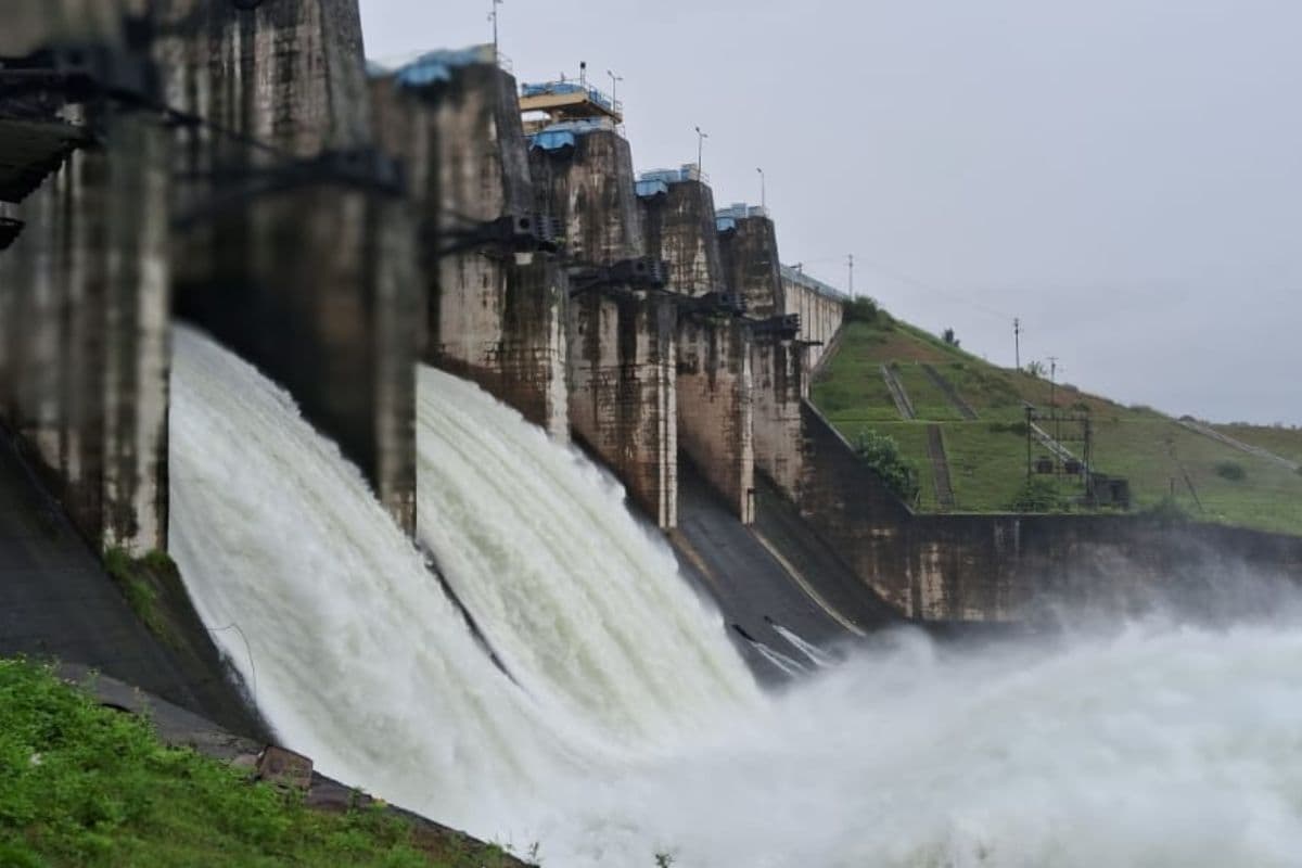 Jharkhand Flood : खोला गया गेतलसूद डैम का दूसरा गेट, हुंडरू फॉल में उमड़ा पानी का सैलाब