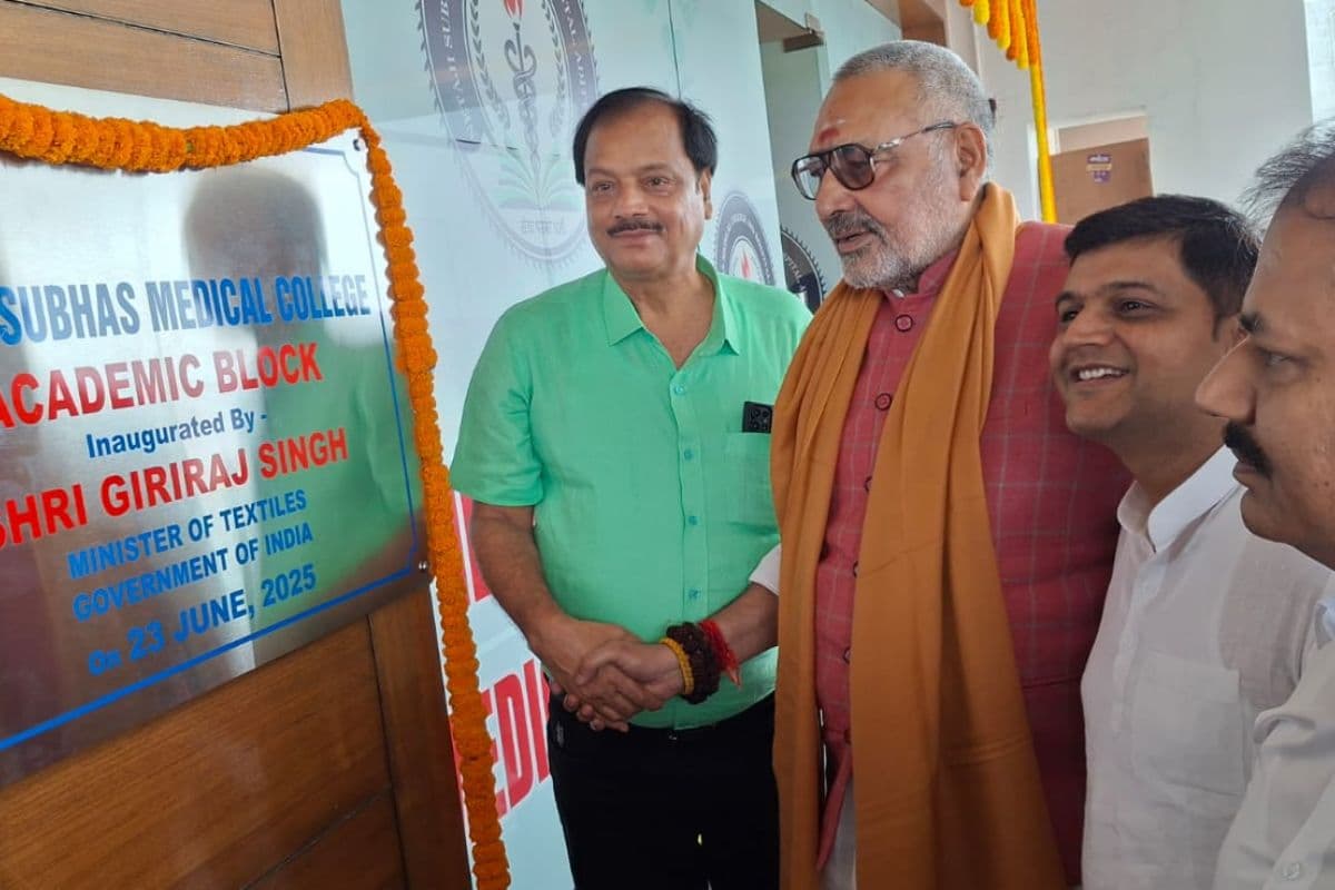 'घुसपैठियों की मदद से झारखंड को पश्चिम बंगाल बनाना चाहते हैं हेमंत सोरेन' आदित्यपुर में गरजे केंद्रीय मंत्री गिरिराज सिंह