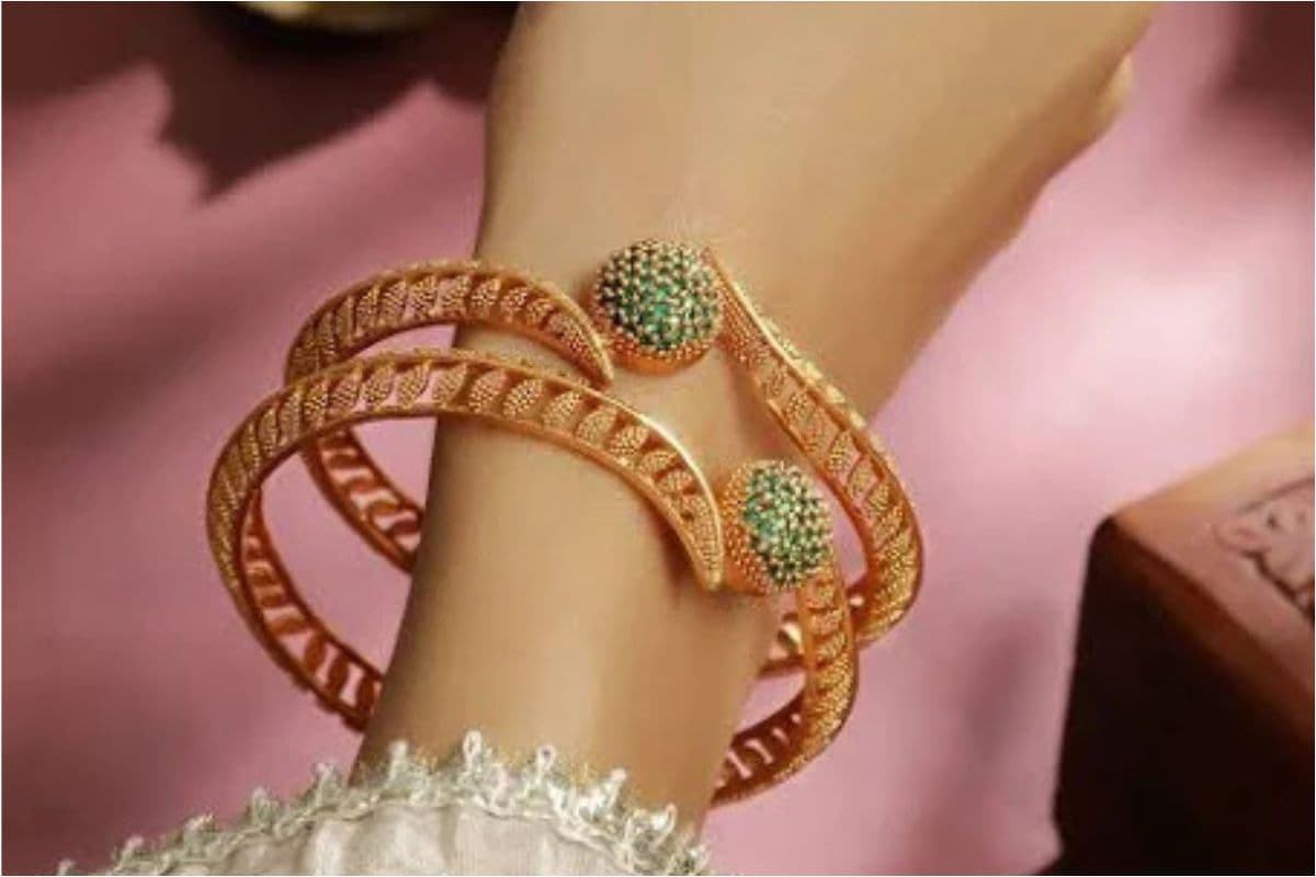 Gold Plated Bangles Design: हाथों में सजेंगे प्यार के नगमे,जब आप पहनेंगी गोल्ड प्लेटेड चूड़ियां