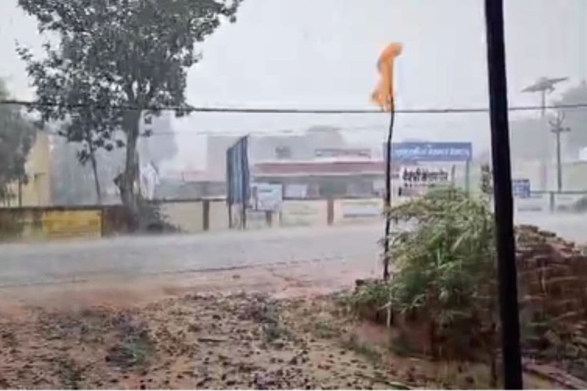 Jharkhand Weather: झारखंड के 12 जिलों में 3 घंटे में बरसेंगे बादल, गुमला में झमाझम बारिश से मौसम सुहाना