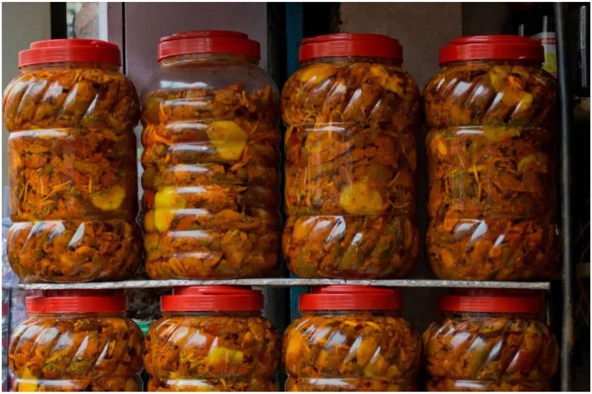 HOW TO PRESERVE PICKLES: मानसून में कभी खराब नहीं होगा आपका अचार,बस जान लें ये सीक्रेट