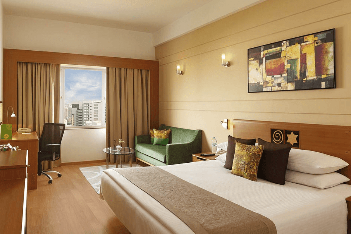 Hotel Tips: होटल रूम से फ्री में ले जा सकते हैं ये 5 चीजें, नहीं लगेगा कोई जुर्माना