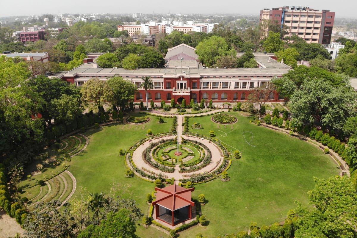 IIT ISM Dhanbad Placement: 95.65 फीसदी प्लेसमेंट के साथ इस डिपार्टमेंट ने सबको चौंकाया, 73.94 प्रतिशत को मिली नौकरी