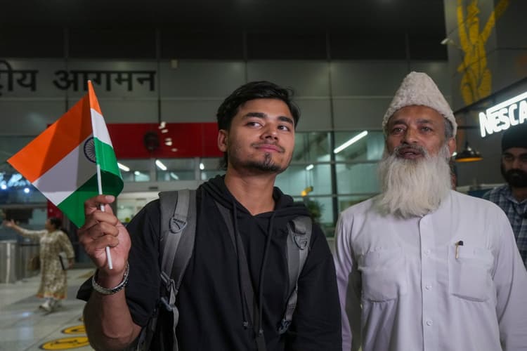 Israel Iran War: ‘दनादन गिर रहे थे मिसाइल और बम’, भारतीय छात्र ने बताया ईरान में कैसे हैं हालात