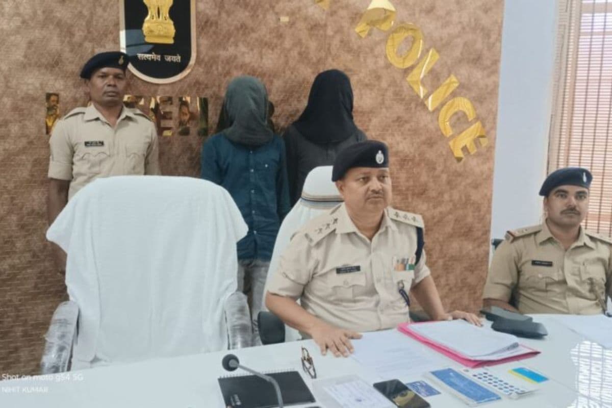 Crime News : देवघर से दो साइबर अपराधी गिरफ्तार, महिला से की की थी 2.37 लाख की ठगी