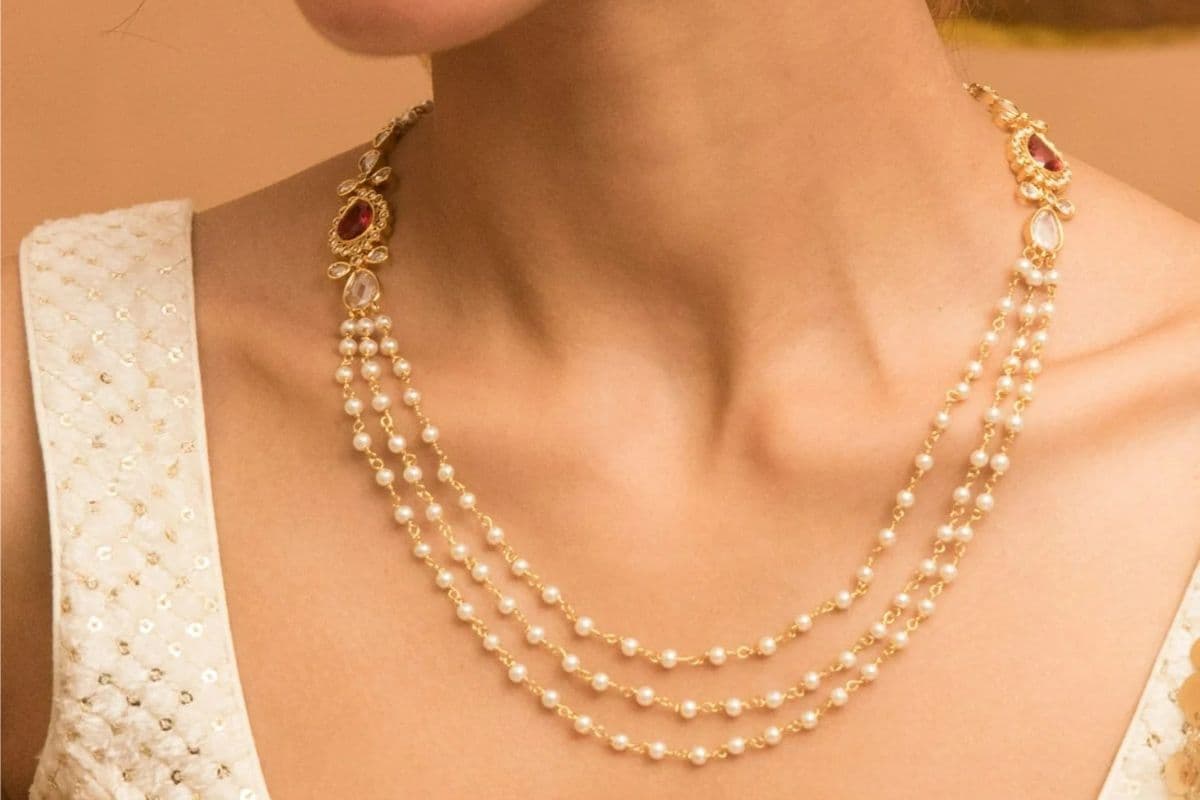 Layered Necklace: हर आउटफिट के लिए परफेक्ट, जानें लेयर्ड नेकलेस को पहनने के सबसे लेटेस्ट तरीके