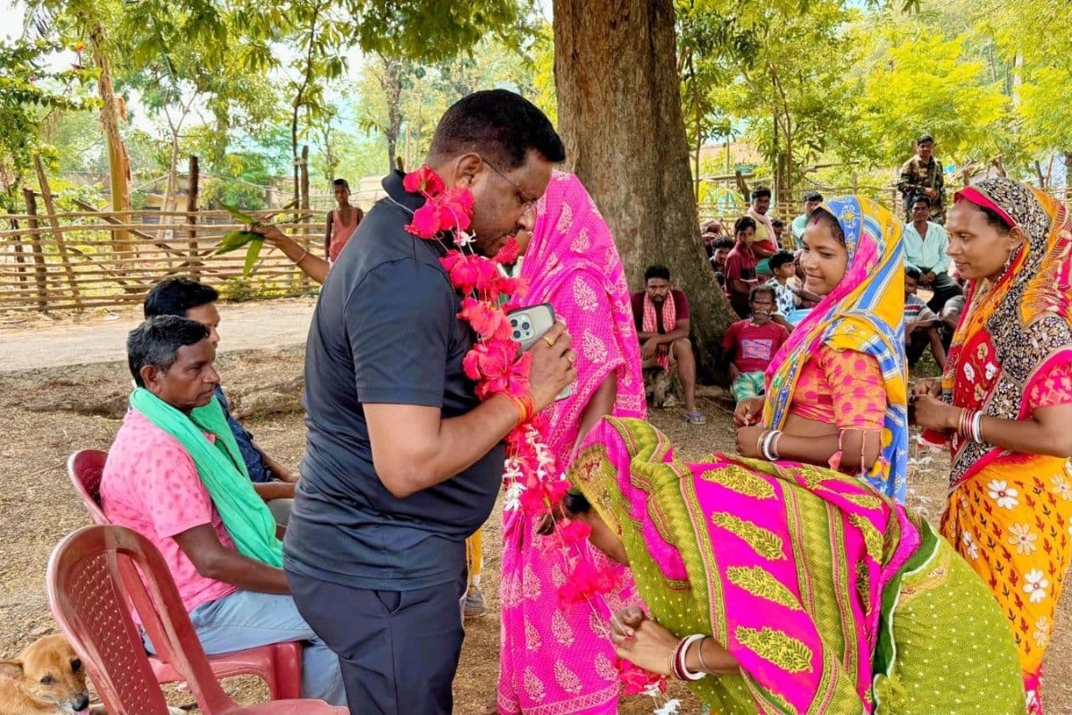 विधायक दशरथ गागराई से बडाबांडी के ग्रामीणों ने की पेयजल और सिंचाई व्यवस्था दुरुस्त करने की मांग