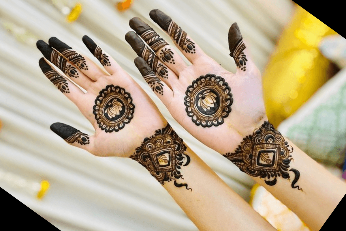 Sawan Special Mehndi Designs : सावन के तीज त्योहारों में हाथों पर रचायें ये आसान मेहंदी डिजाइन्स