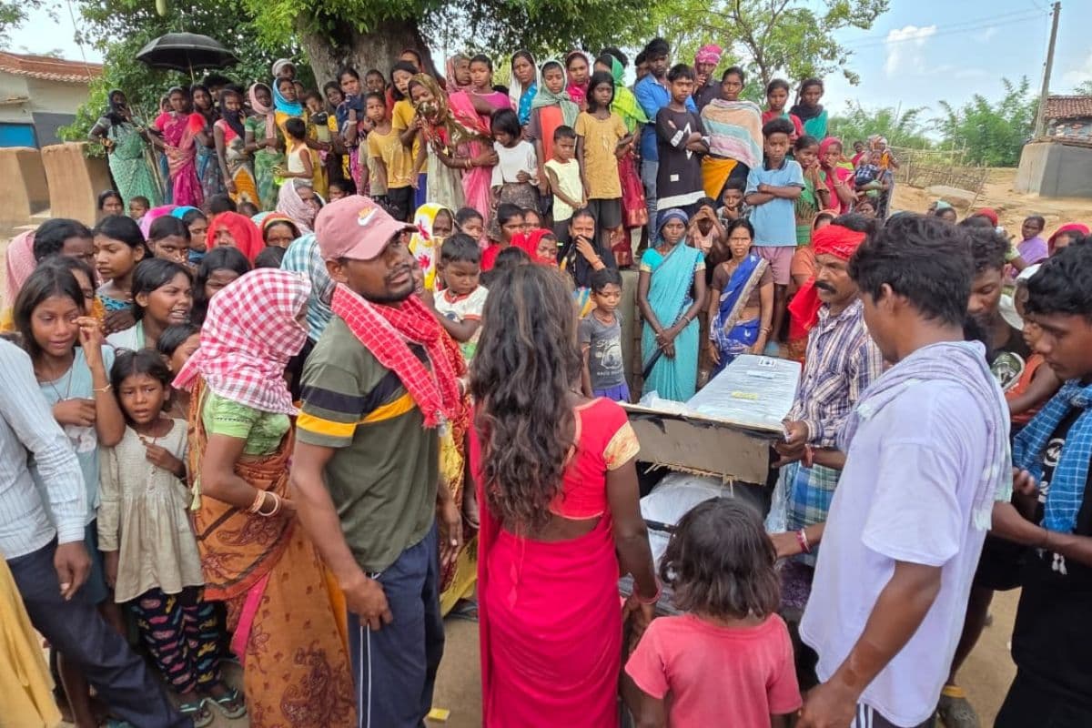 झारखंड के प्रवासी मजदूर की तमिलनाडु में मौत, शव पहुंचते ही गांव में पसरा मातम, पेड़ से लटका मिला था शव