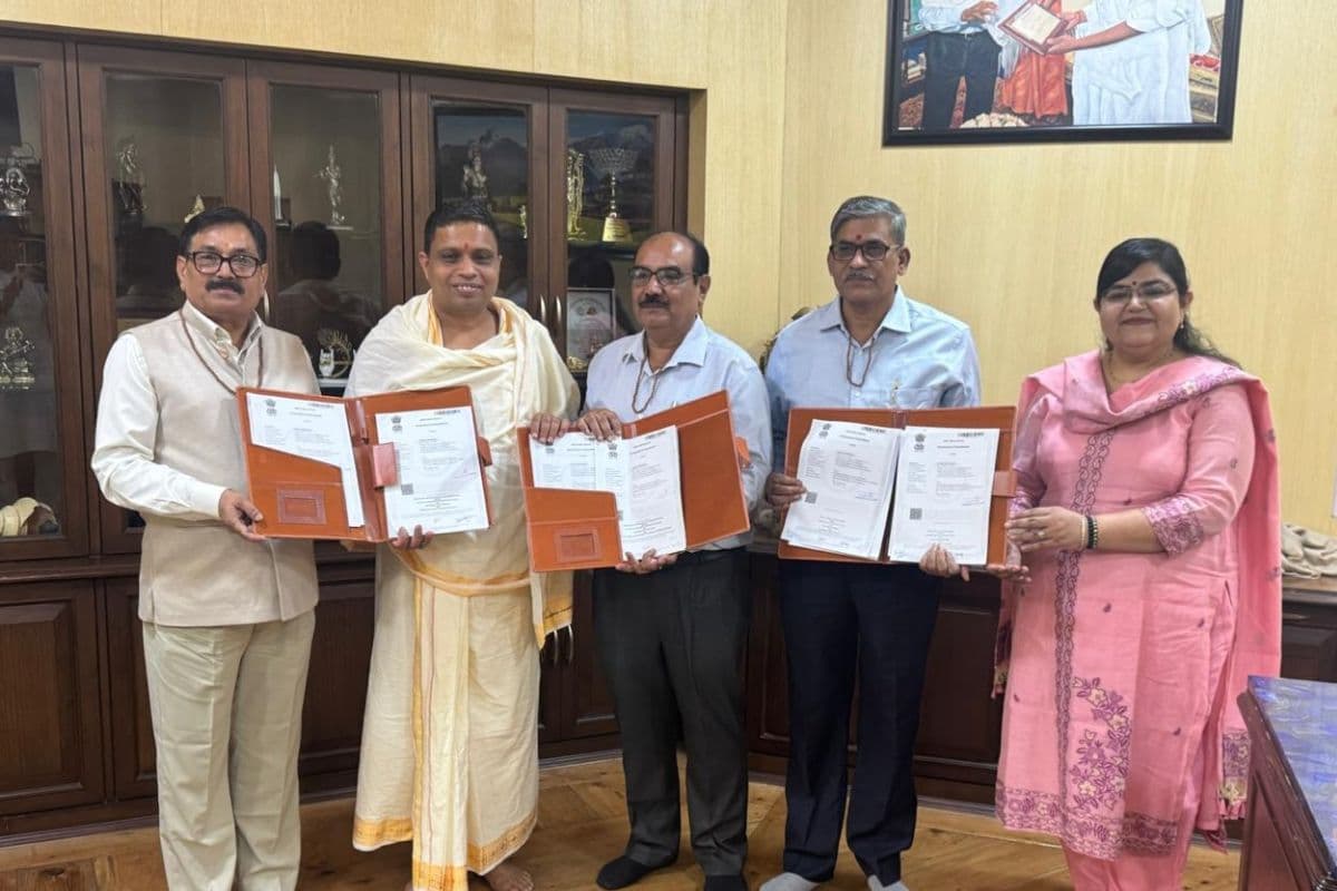 पतंजलि और देश के प्रतिष्ठित तीन विश्वविद्यालयों के बीच एमओयू