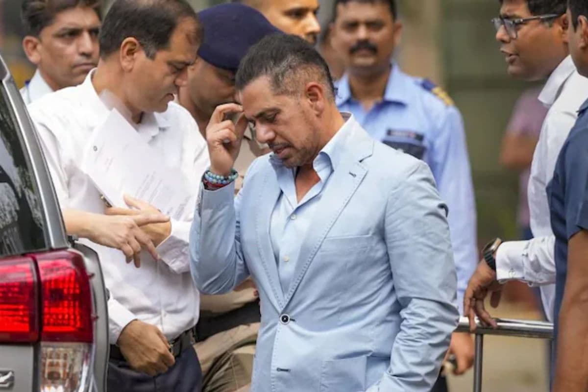 Money Laundering Cases: फिर ईडी के सामने पेश नहीं हुए रॉबर्ट वाड्रा, बढ़ सकती हैं मुश्किलें