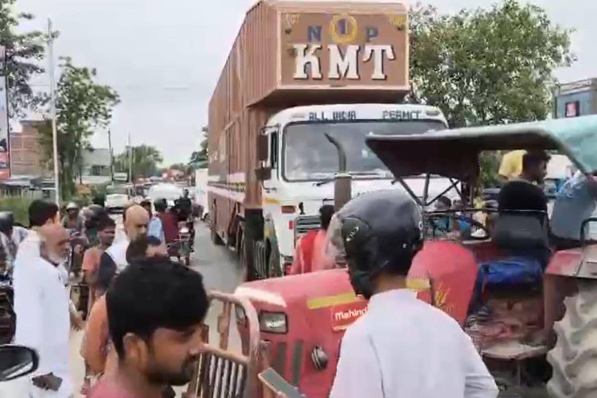 Motihari Accident: मोतिहारी में दर्दनाक हादसा, तेज रफ्तार वाहन की ठोकर से बाइक सवार महिला की मौत, NH-28 जाम