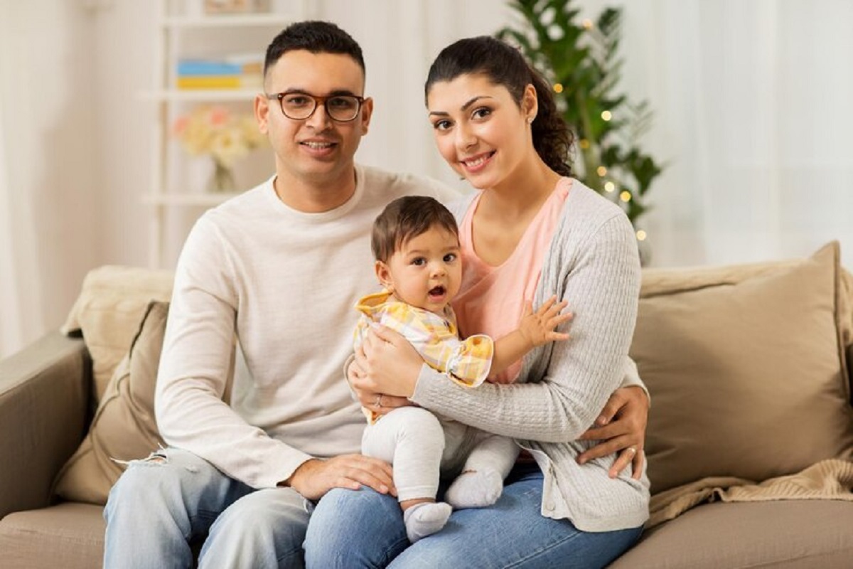 Parenting Tips: नए पैरेंट्स बच्चों को भूल कर भी न खिलाएं चीजें वरना हो सकती है ये परेशानी