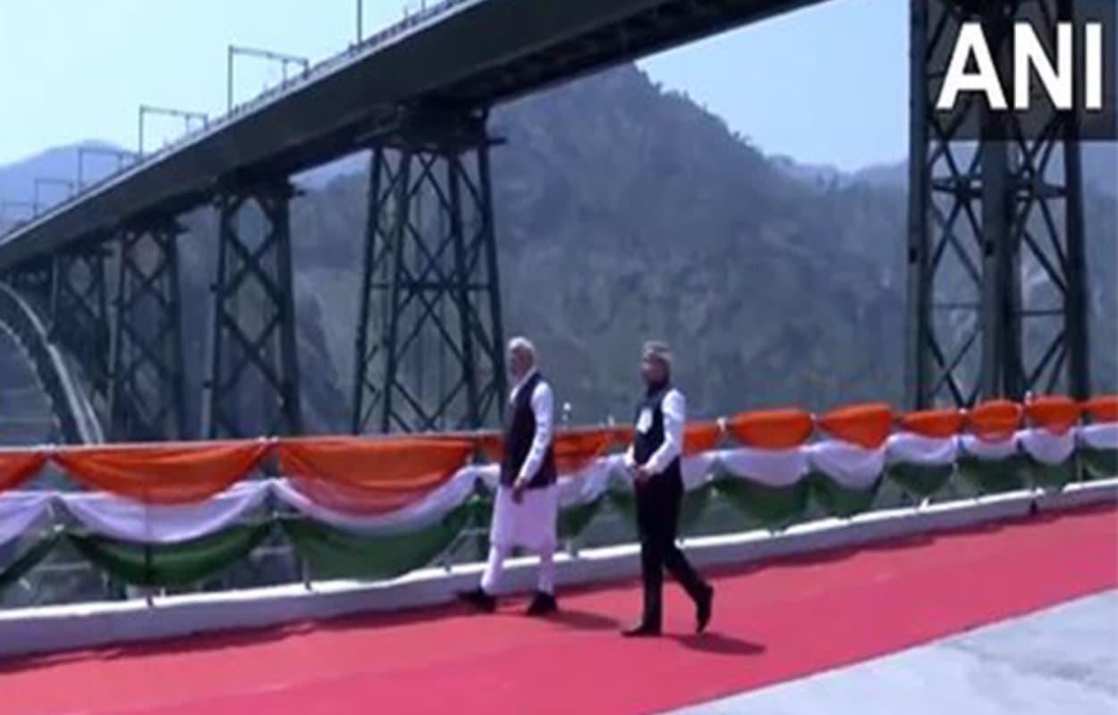 PM मोदी ने जम्मू कश्मीर को दी बड़ी सौगात, चेनाब रेल ब्रिज का किया उद्घाटन