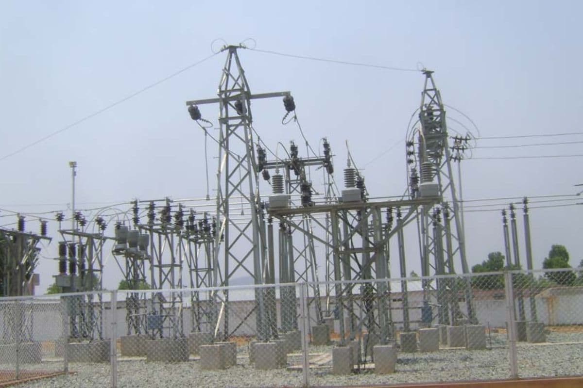 झमाझम बारिश के बीच खरसावां में बीते 72 घंटे से बिजली गुल, अंधेरे में गुजर रही रातें