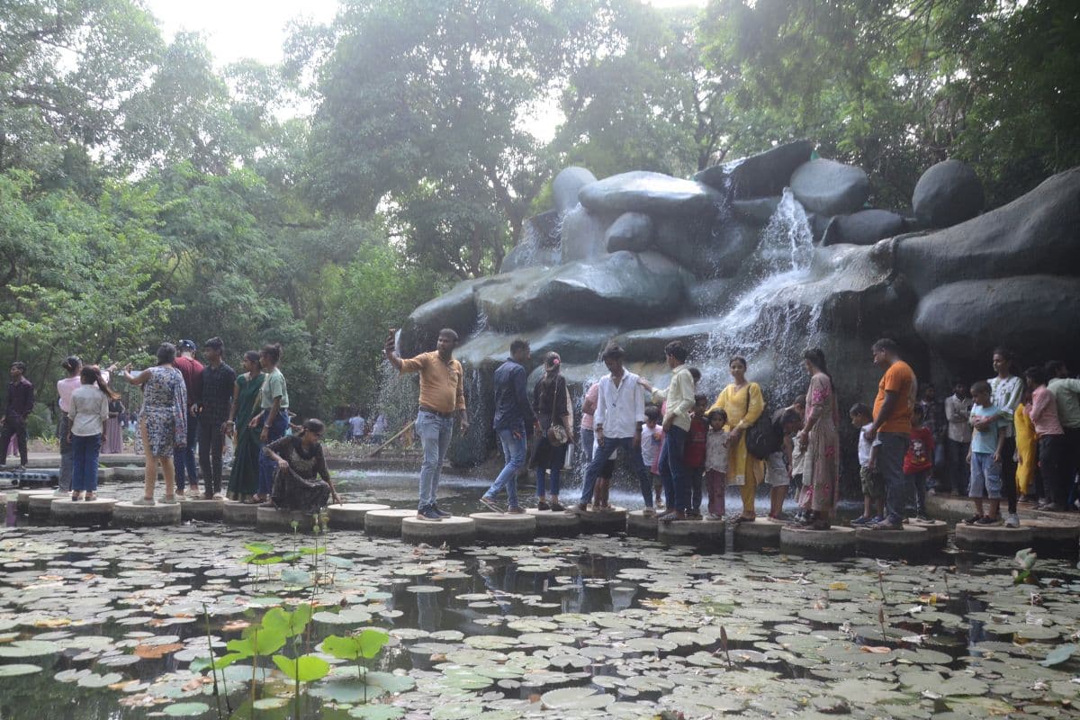Patna Zoo: पटना जू में गर्मी भी रोज आ रहे हैं इतने दर्शक, सबसे ज्यादा भीड़ बाघ केज के पास