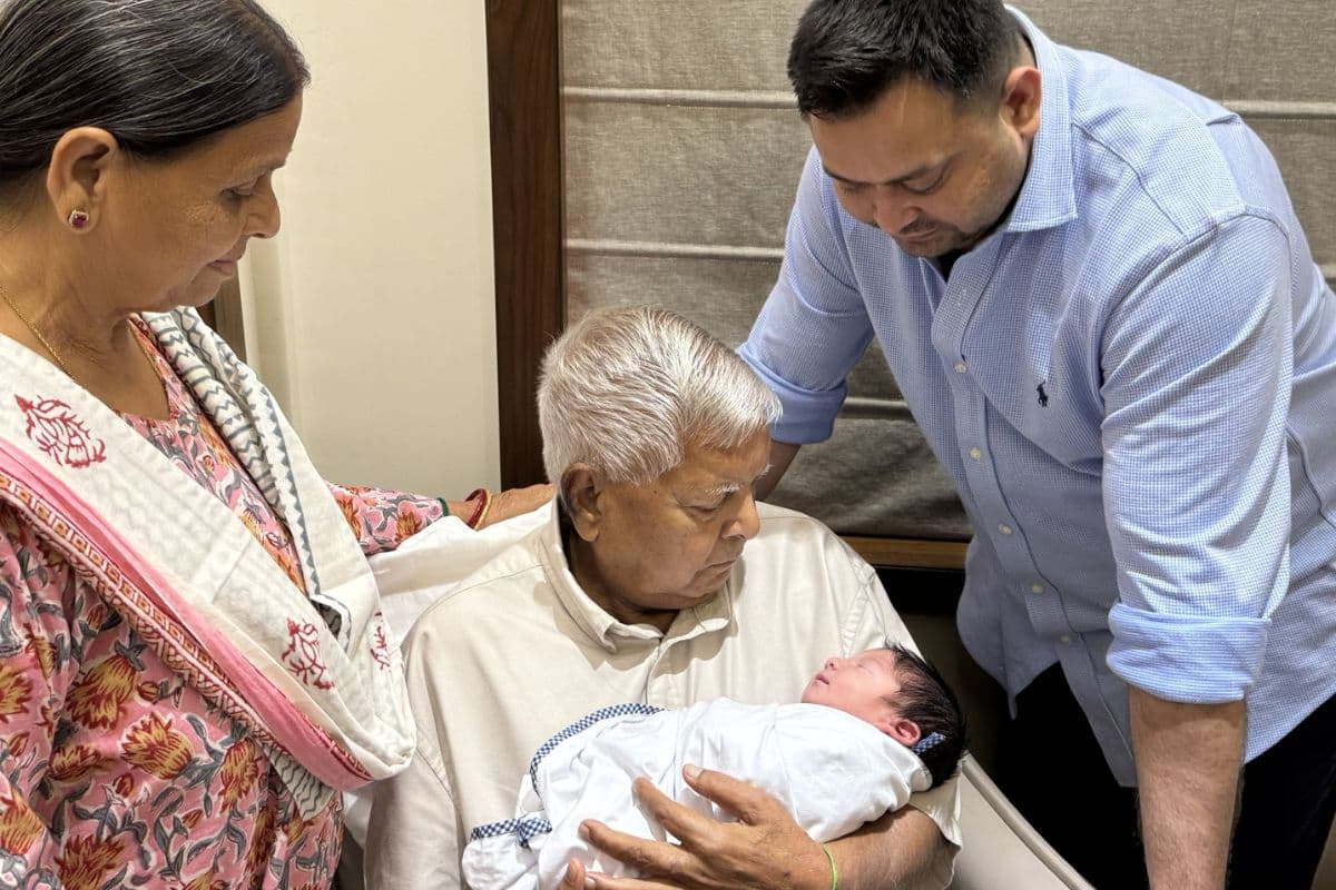 बेटे के जन्म के बाद तेजस्वी ने जारी किया था तस्वीर