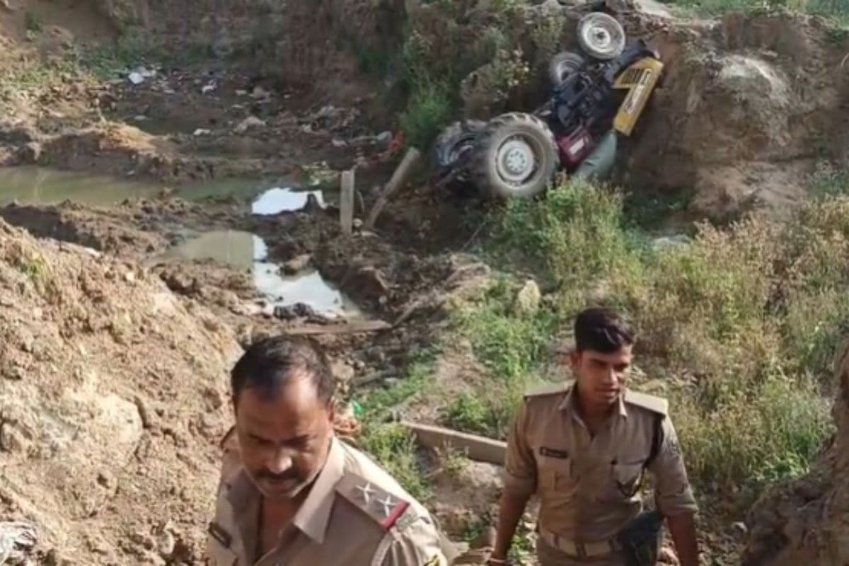 पटना में हुआ सड़क हादसा, रेलिंग तोड़ते हुए पूनपुन नदी में समाया ट्रैक्टर, क्रेन से निकाला गया शव 