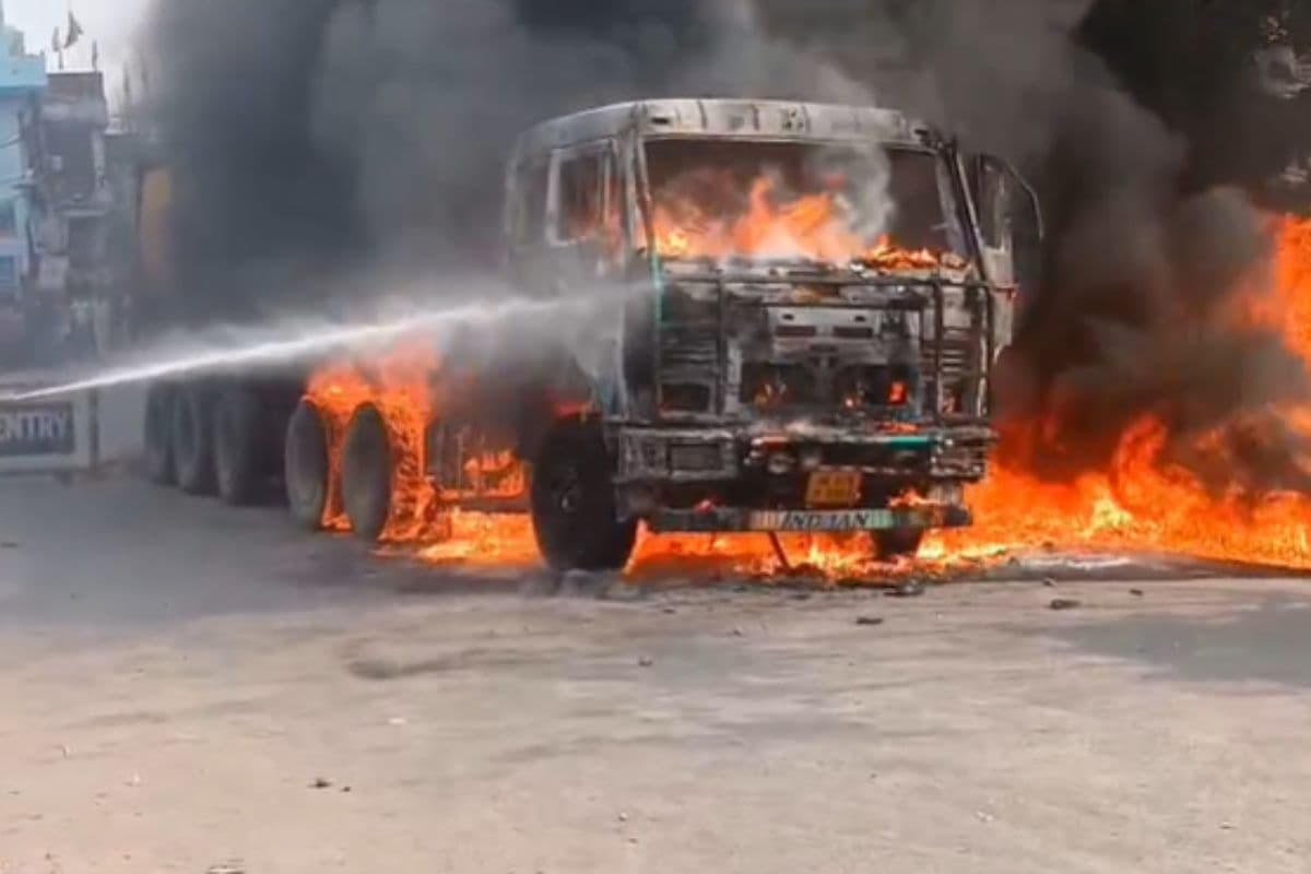 जलता हुआ ट्रक