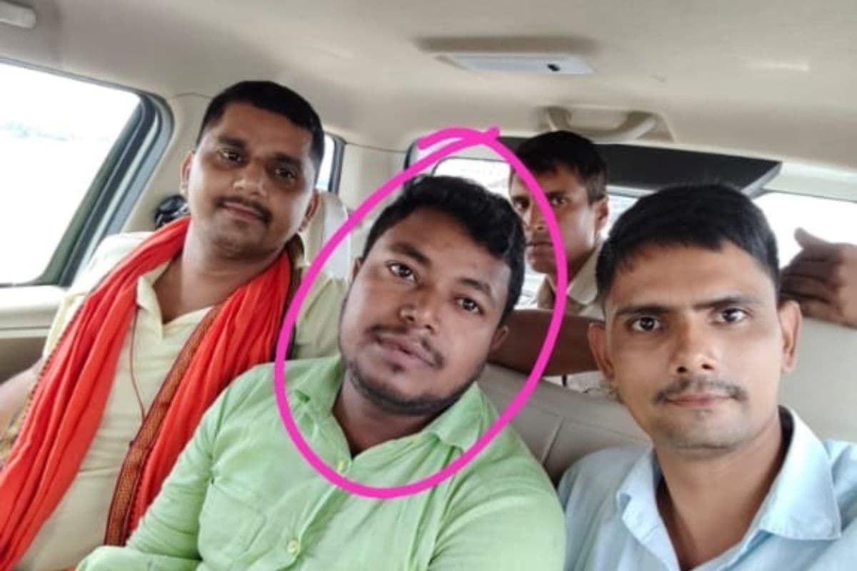 रोहतास: जमीन के दाखिल खारिज के लिए 18 हजार घूस लेते राजस्व कर्मचारी गिरफ्तार