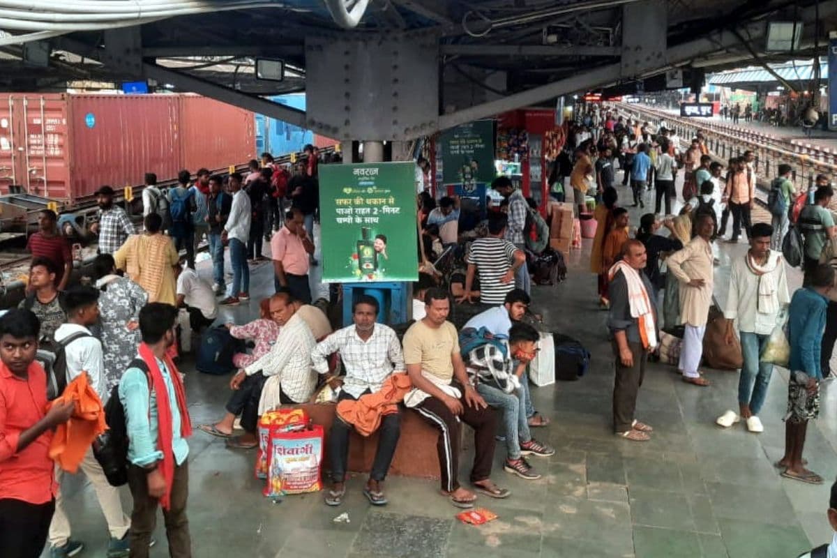 Bihar: 1 या 2 नहीं पूरे 50 घंटे लेट रही स्पेशल ट्रेन, यात्रियों ने मुजफ्फरपुर जमकर किया हंगामा