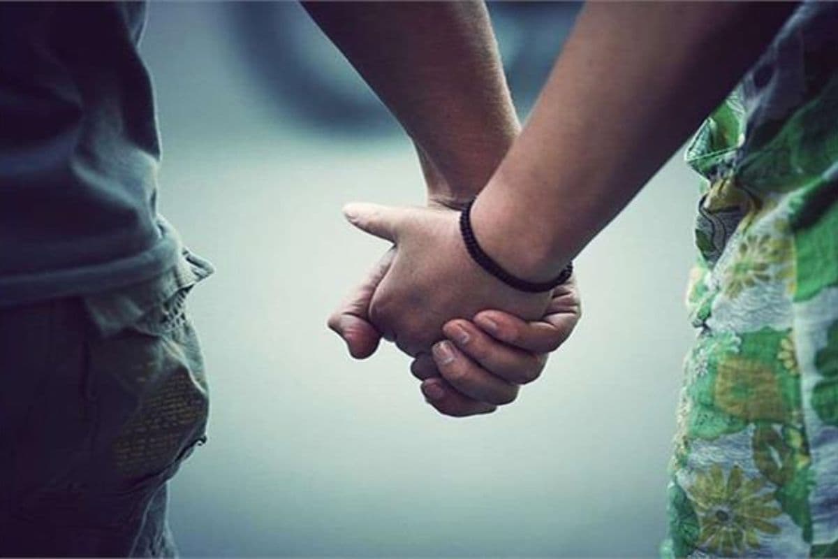 Bihar News: प्रेमी संग विधवा महिला को पकड़ लोगों ने पोल में बांधा, धुनाई के बाद पुलिस को सौंपा