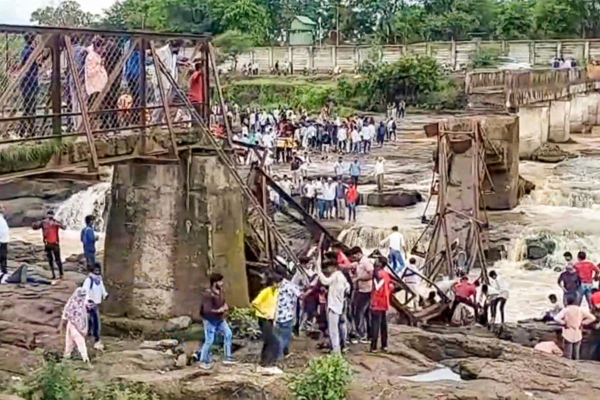 Pune Bridge Collapsed: पुणे हादसे में 4 की मौत, पीएम मोदी और गृह मंत्री शाह ने सीएम फडणवीस से की बात