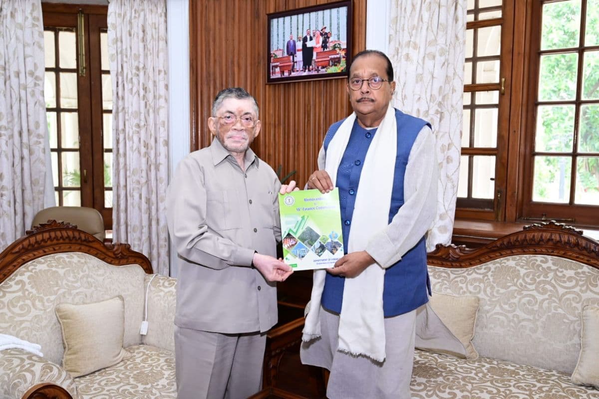 Jharkhand News : वित्त मंत्री ने राज्यपाल से की मुलाकात, भेंट की 16वें वित्त आयोग की प्रति